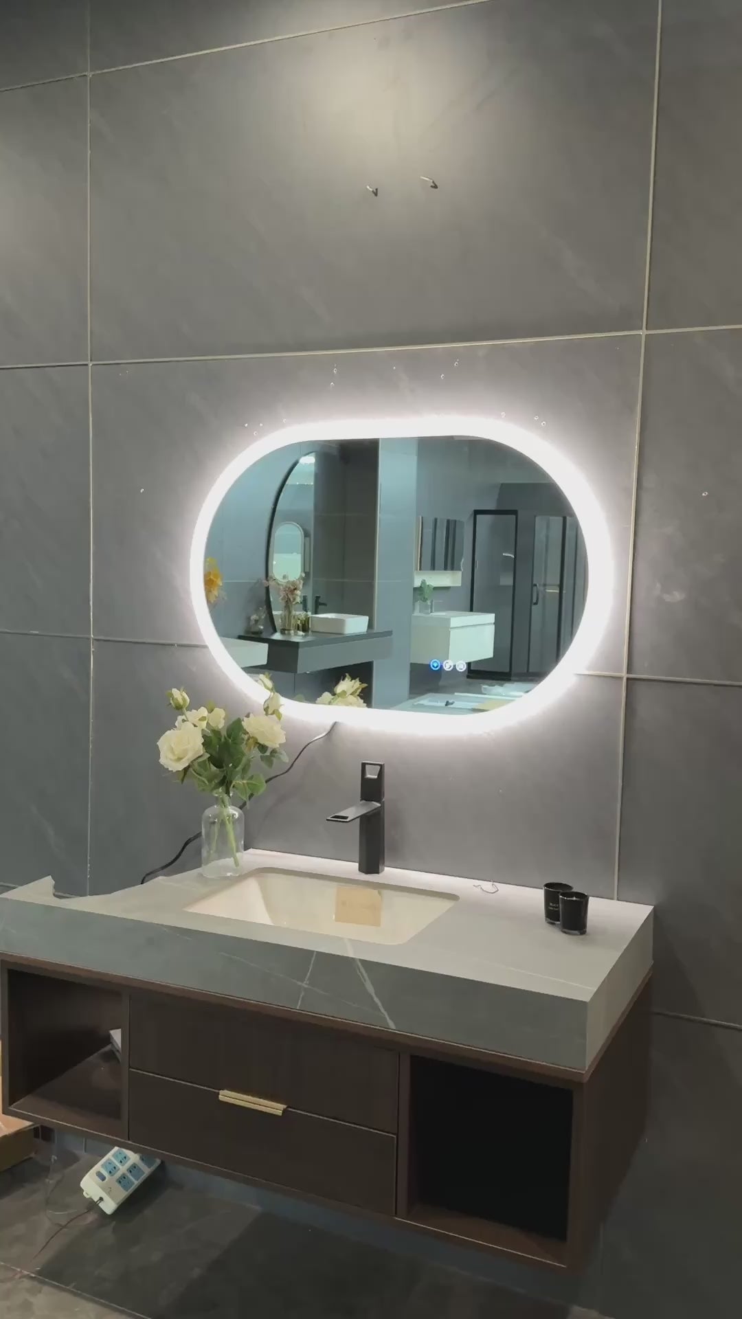 Miroir intelligent ovale LED Gloviea avec éclairage, intensité et luminosité réglables, capteur de mouvement, fonction antibuée, fonction mémoire, éclairage avant et arrière