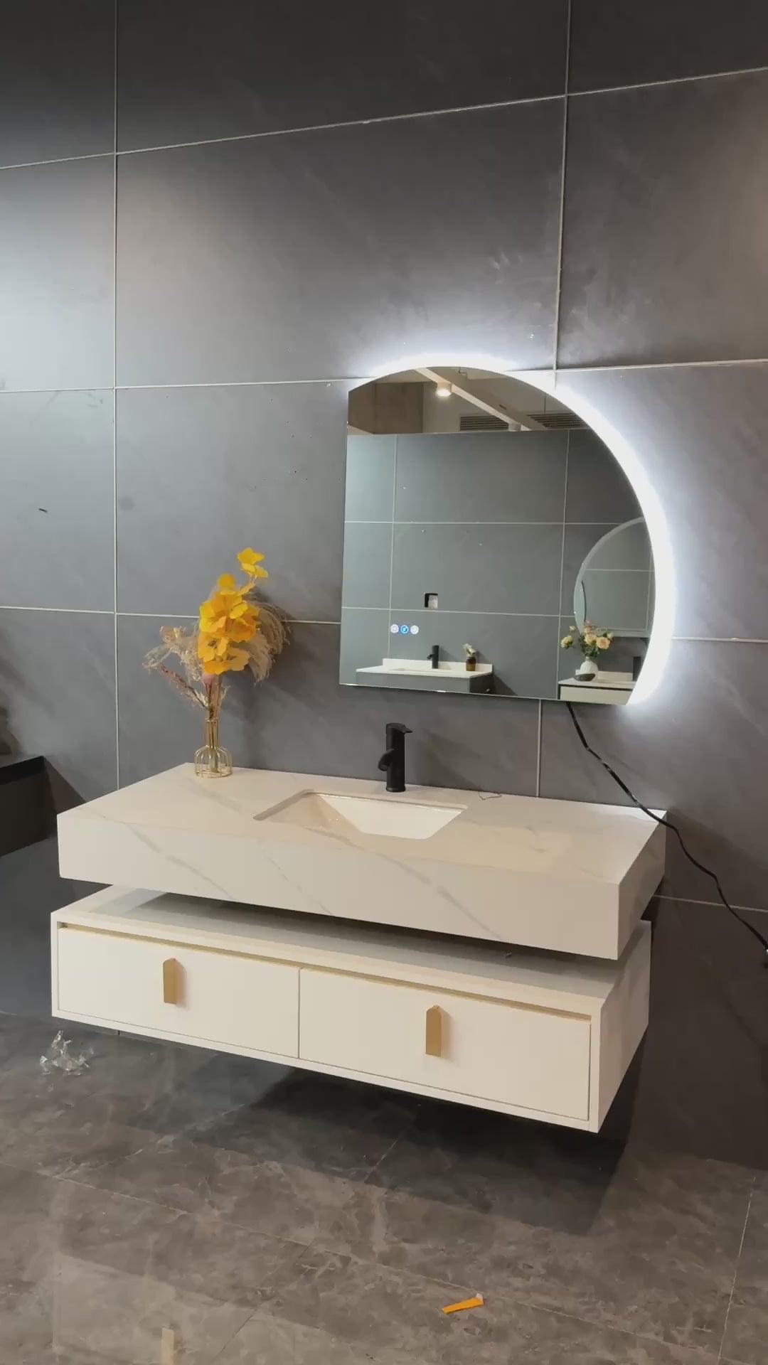 Miroir intelligent LED demi-cercle Gloviea avec lumières, intensité variable et luminosité réglable, capteur de mouvement, anti-buée, fonction mémoire, design rétroéclairé (coupe inférieure droite/gauche)